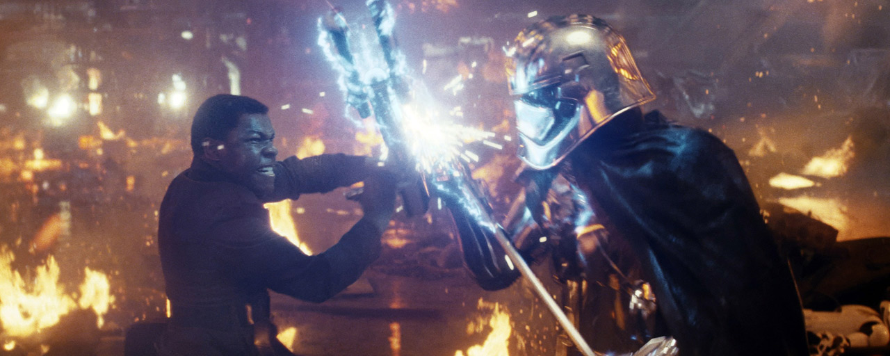 Finn contre la capitaine Phasma